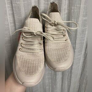 EUC Tennis Shoes Size 41